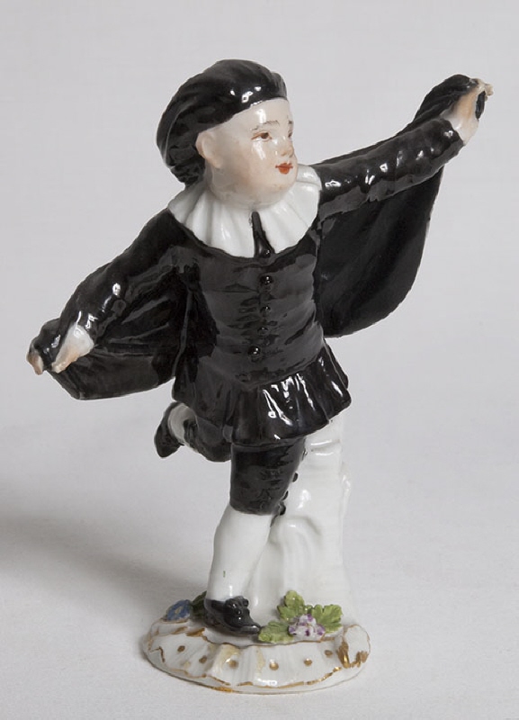 Figurine, Putto dressed as Scaramouche, charachter in the Italian form of theater called commedia dell'arte