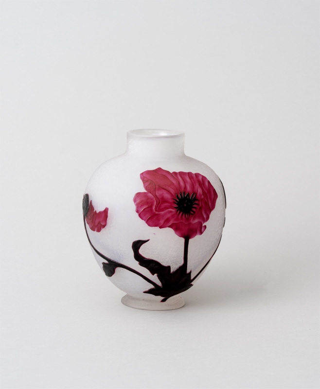 Vase decorated with Poppy