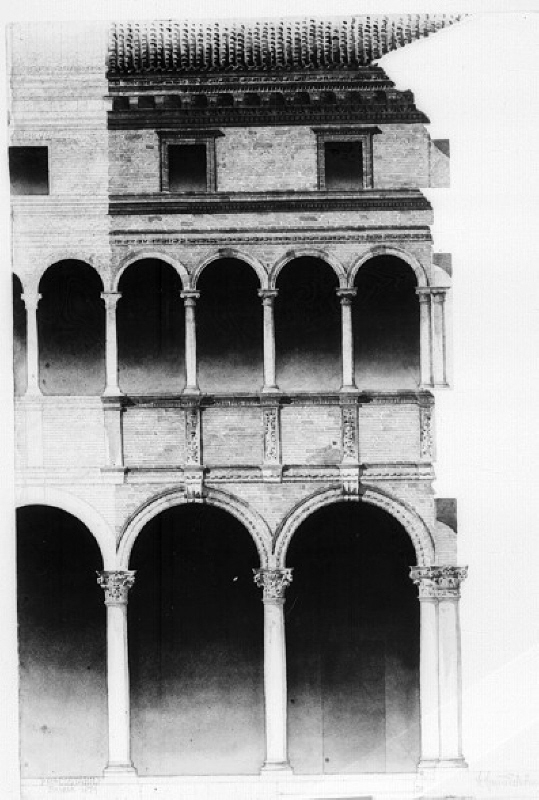 Palazzo Costabile Ferrara. Detalj av gårdsfasad