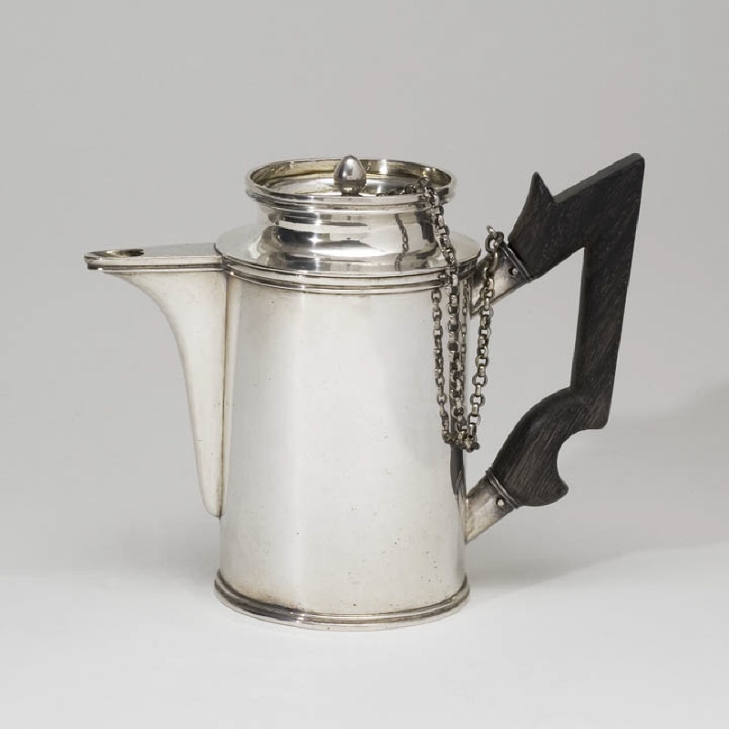 Milk jug with lid and chain