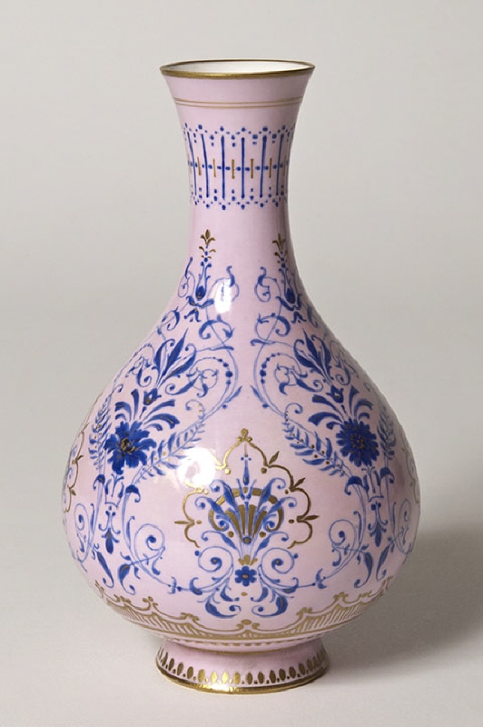 Vas "Vase persan, c'mail bleu, relief s. fond rose"