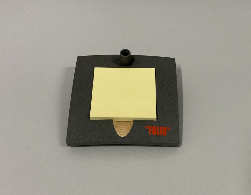 Prototyp till postit-hållare med pennhållare, ur skrivbordsserie Folio