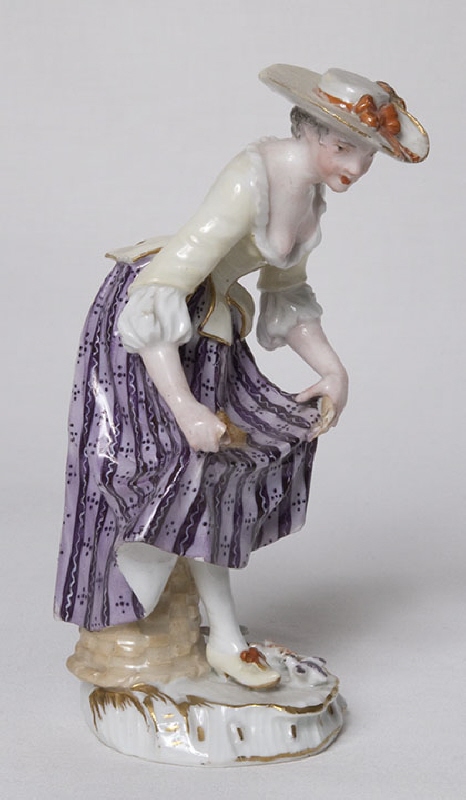 Figurine, ”Girl feeding chickens”, of the serie ”Cris de Paris”