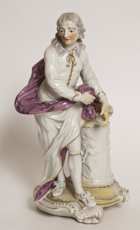 Figurin, Milton, stående vid rundad piedestal
