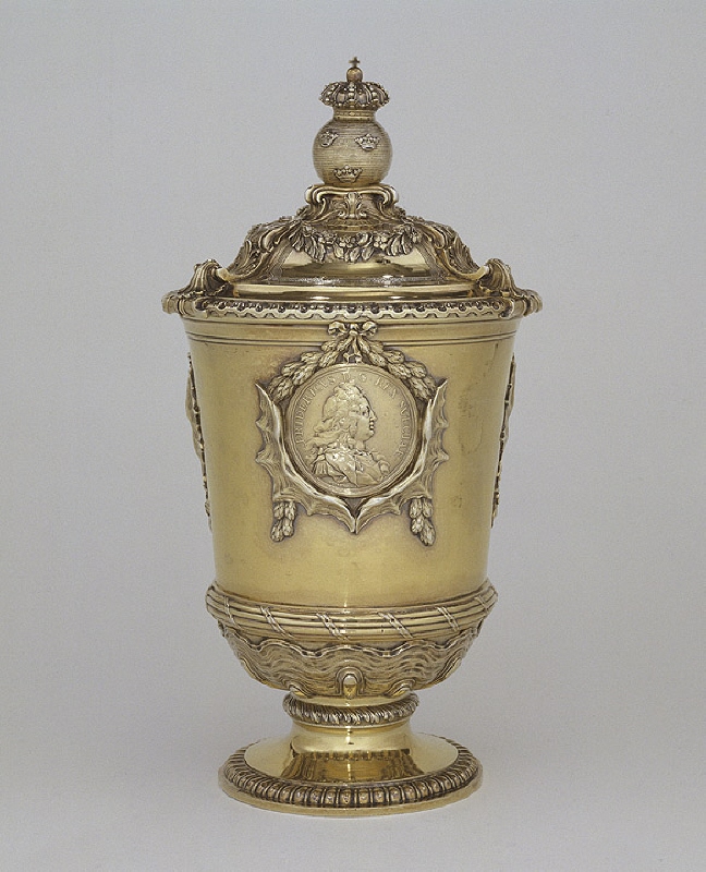 Fredrik I:s funeral urn and cover decorated with three medallions
